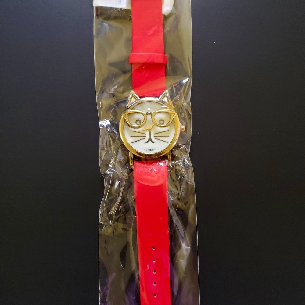 Quartz Cat With Glasses Analog Watch